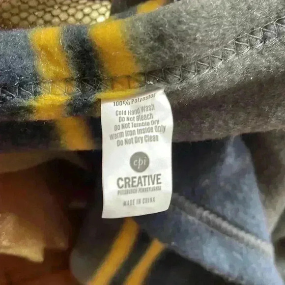 Pittsburgh pirates fleece long Poncho. - Picture 6 of 6